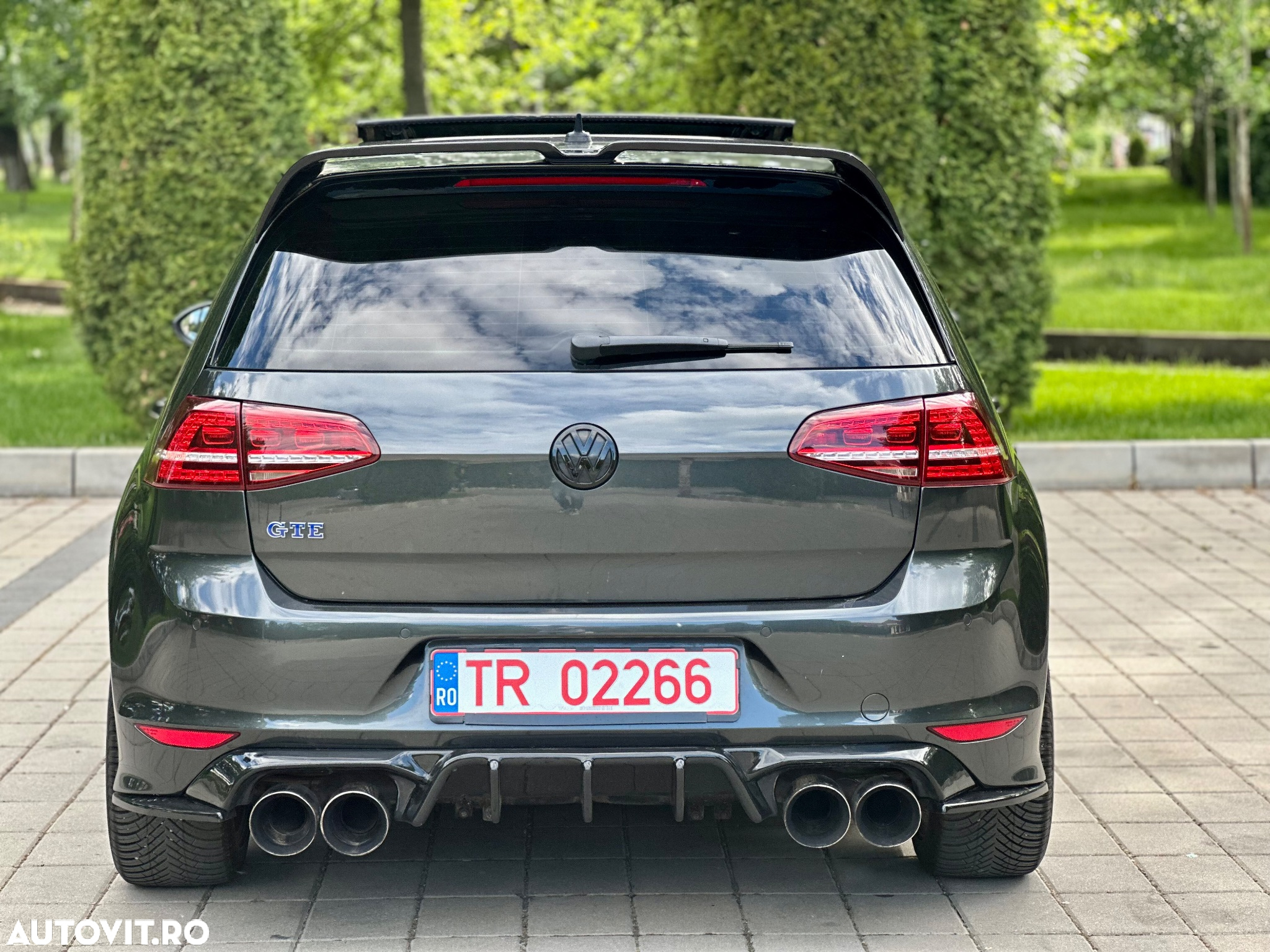 Volkswagen Golf - 6