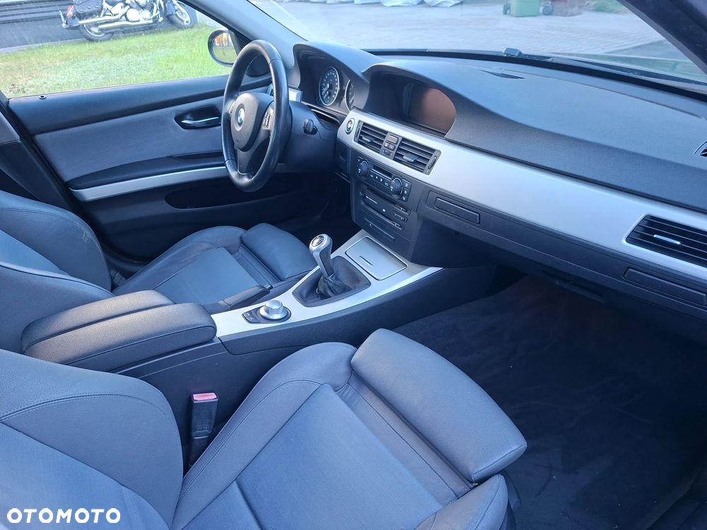 BMW Seria 3 330i - 7