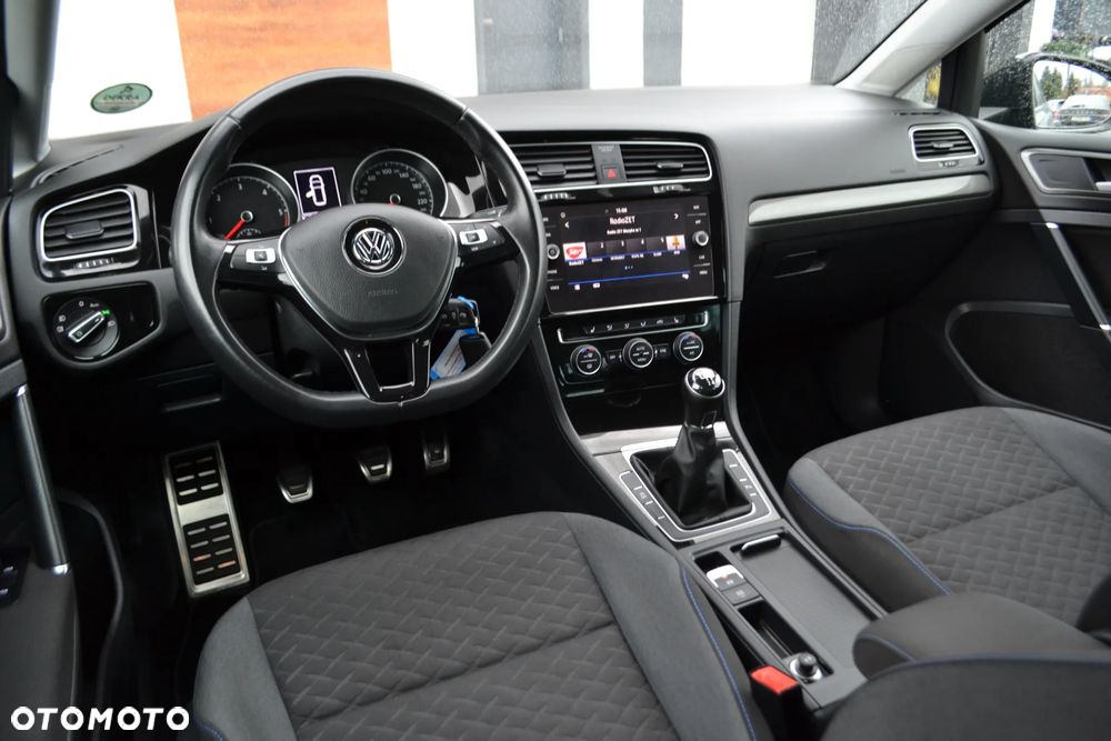 Volkswagen Golf - 5