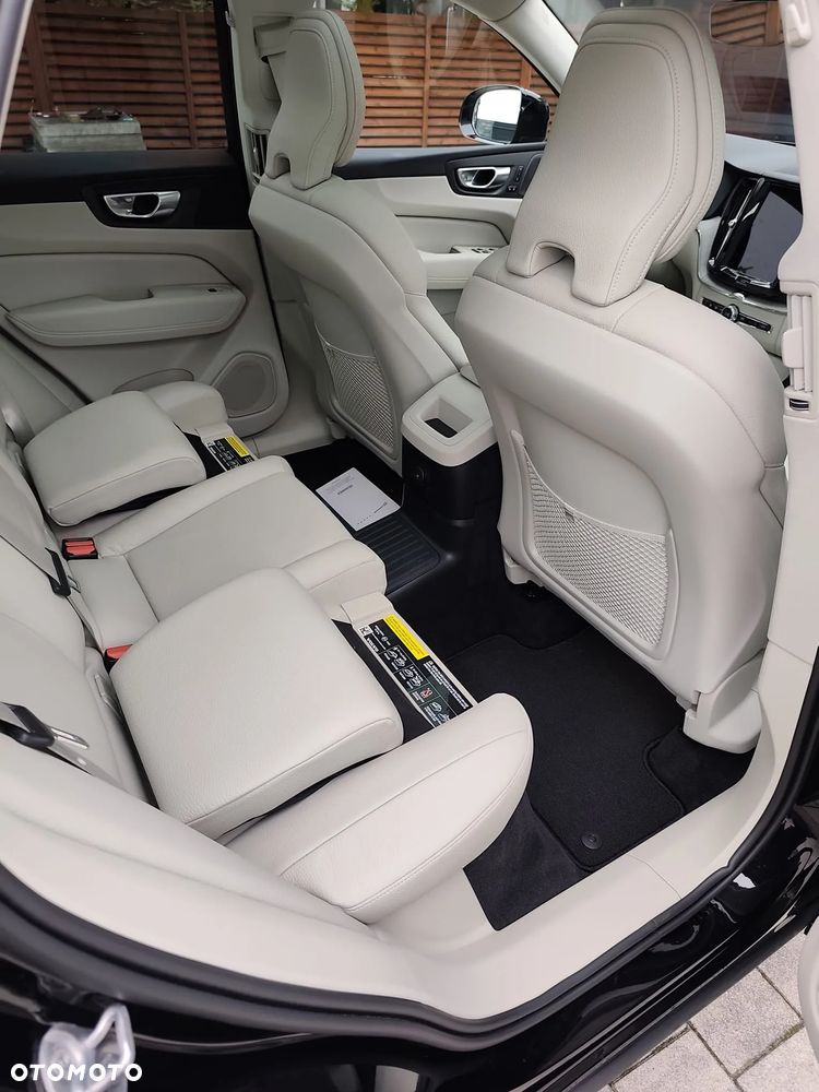 Volvo XC 60 T6 Plug-In Hybrid AWD Plus Dark - 12