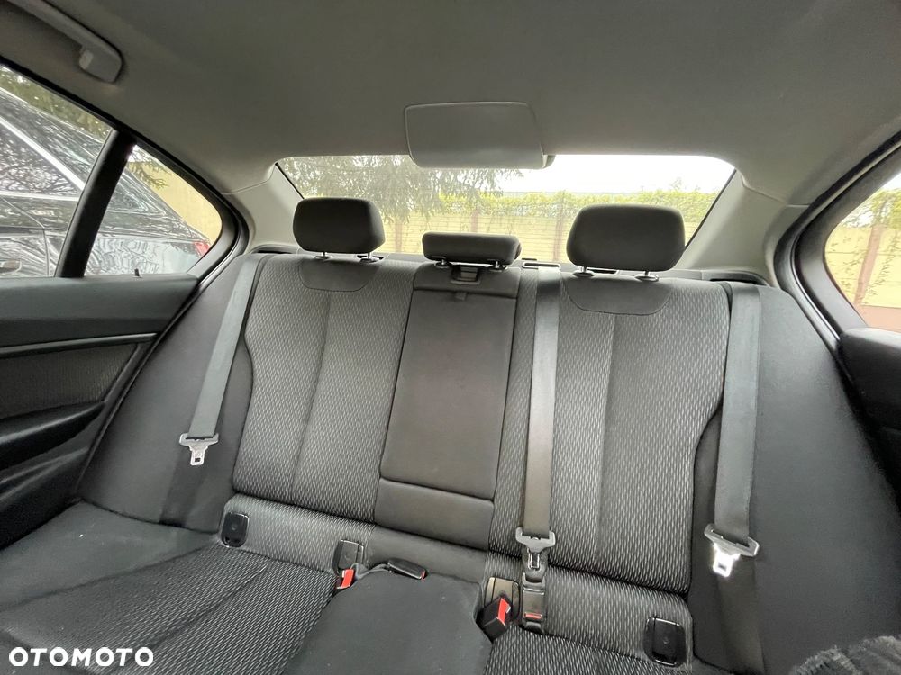BMW Seria 3 316i - 9