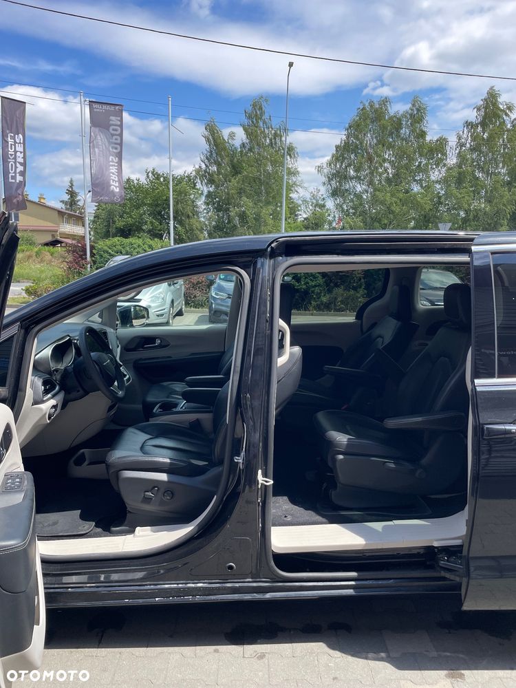 Chrysler Pacifica - 8