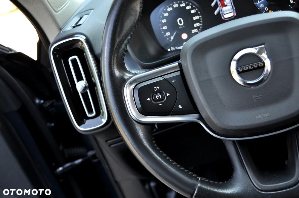 Volvo XC 40 T3 Momentum Pro - 28