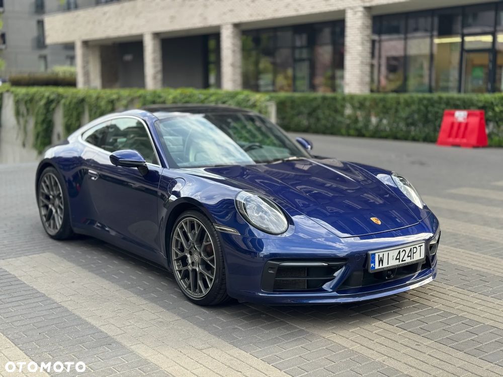 Porsche 911 Carrera 4 - 3
