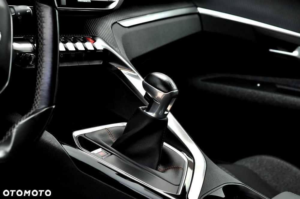 Peugeot 3008 1.2 PureTech Allure S&S - 32