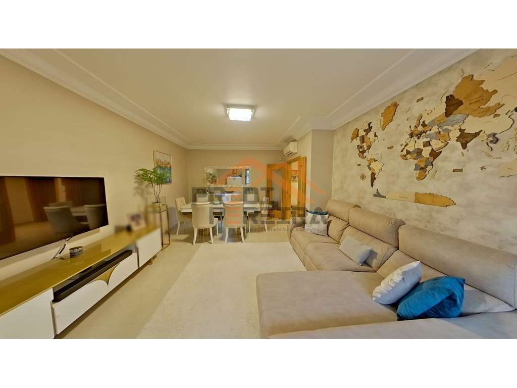 Situado nas Colinas do Cruzeiro, Odivelas, T3 com varandas e box fe... - Grande imagem: 3/21