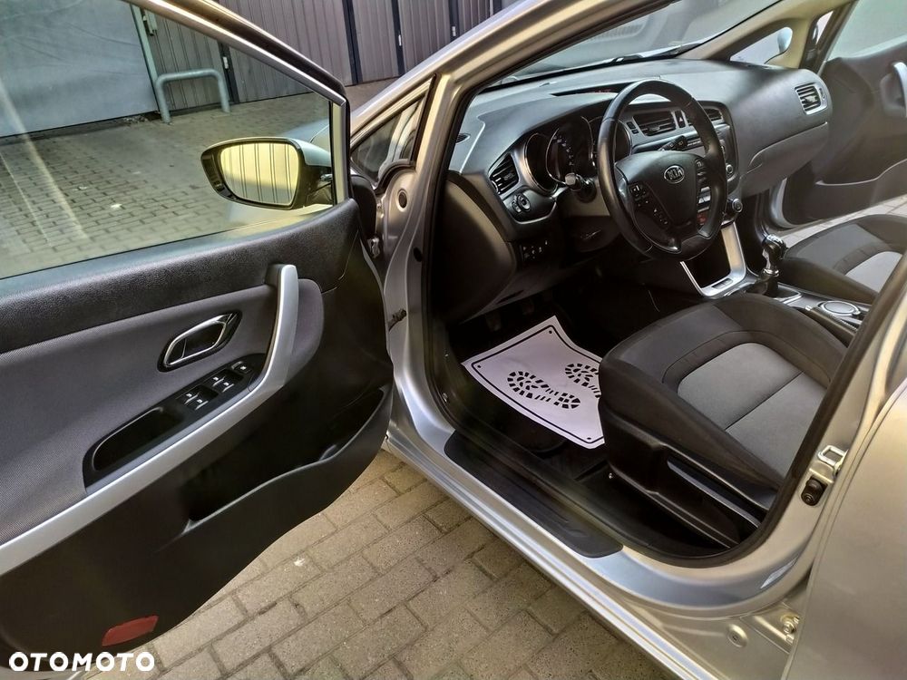 Kia Ceed 1.6 GDI ISG Dream-Team Edition - 13