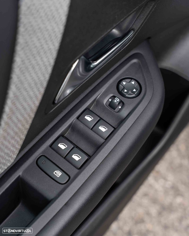 Citroën C4 X PureTech 130 Stop&Start EAT8 SHINE - 31