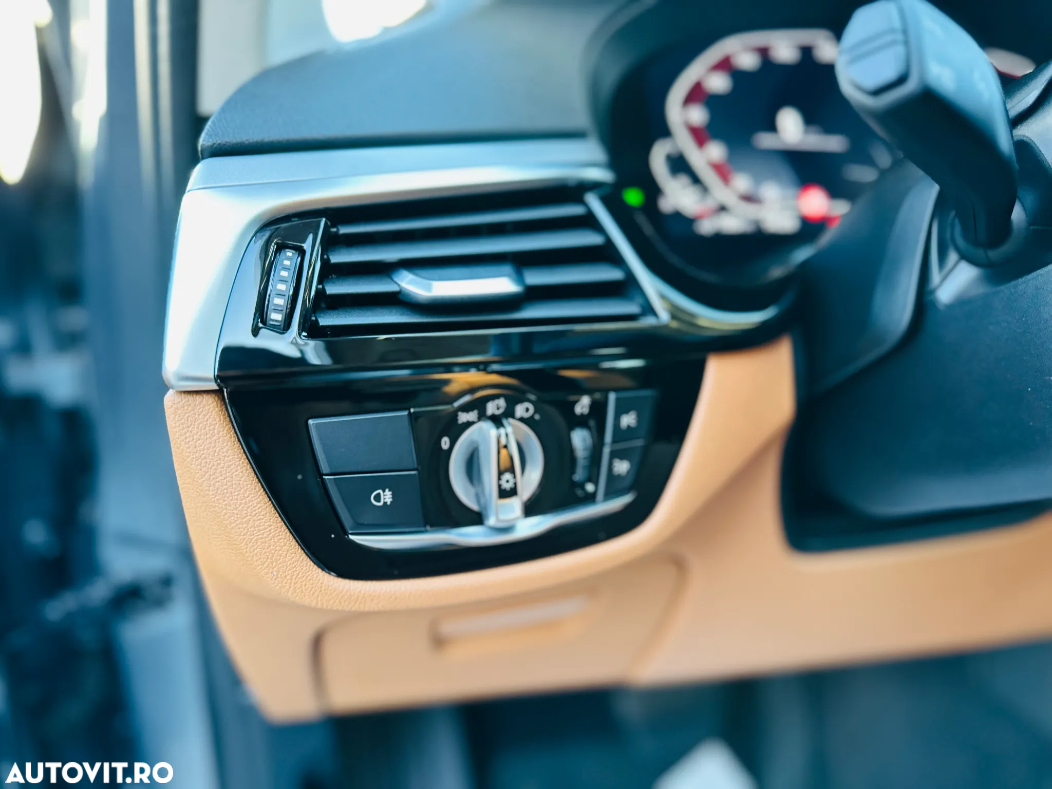 BMW Seria 5 530e xDrive Touring Aut. - 29