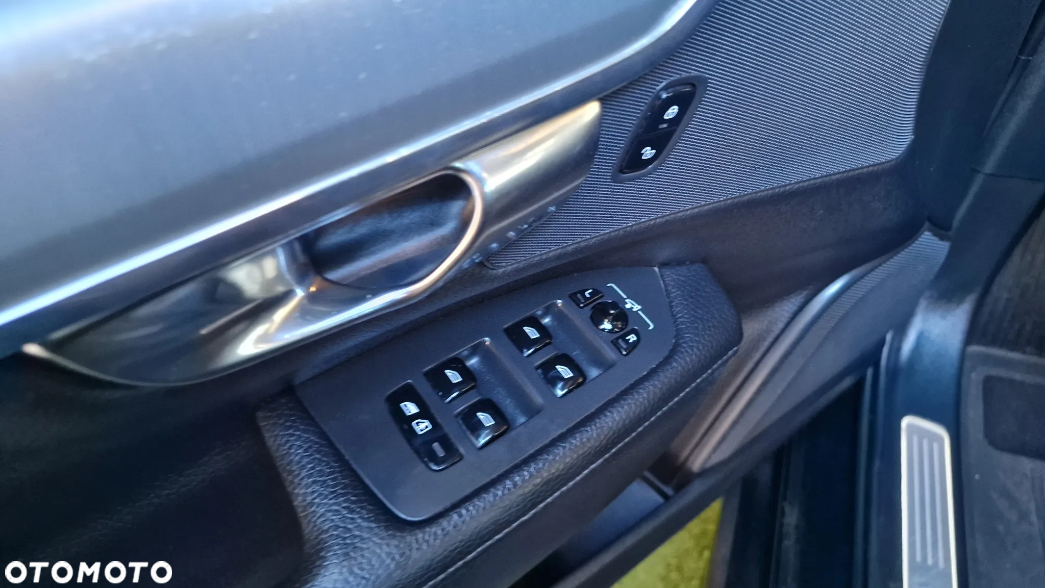Volvo V90 D4 Momentum - 21