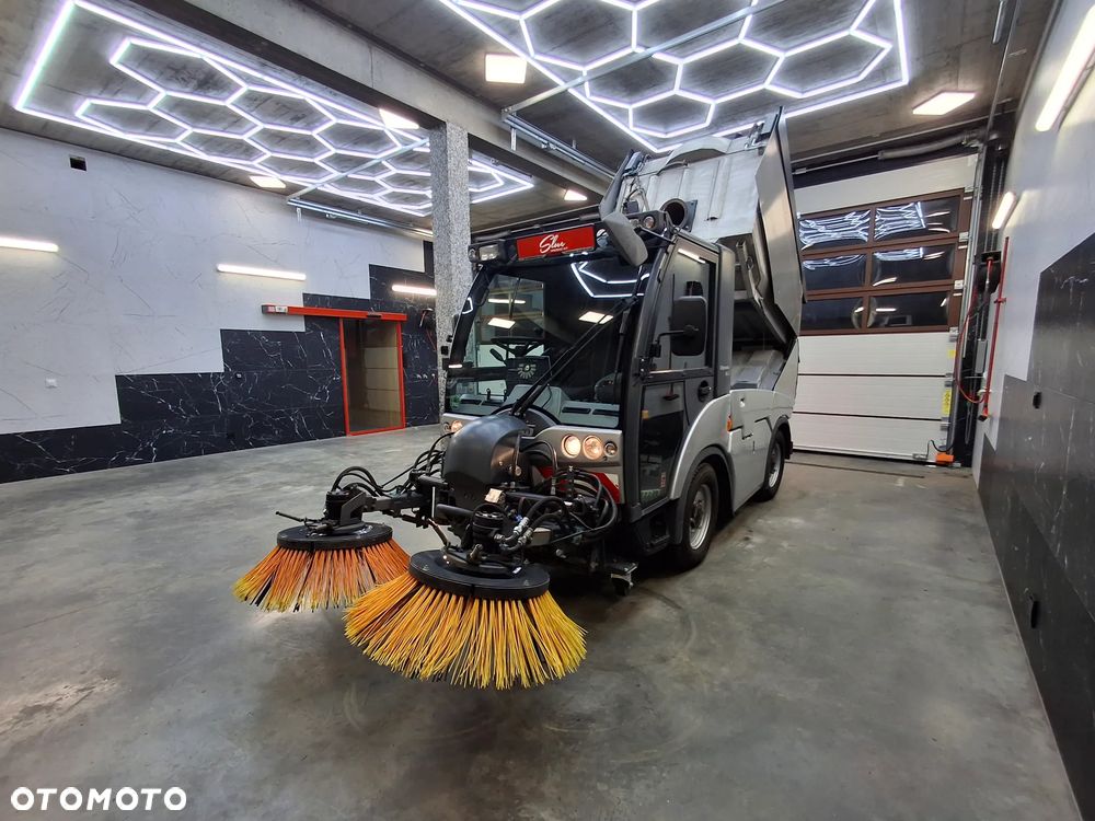Inny Zamiatarka Hako Citymaster 2000 Klimatyzacja 2 Osie Skrętne Oświetlenie Ostrzegawcze Zamiatarka Chodnikowa 2016r - 9