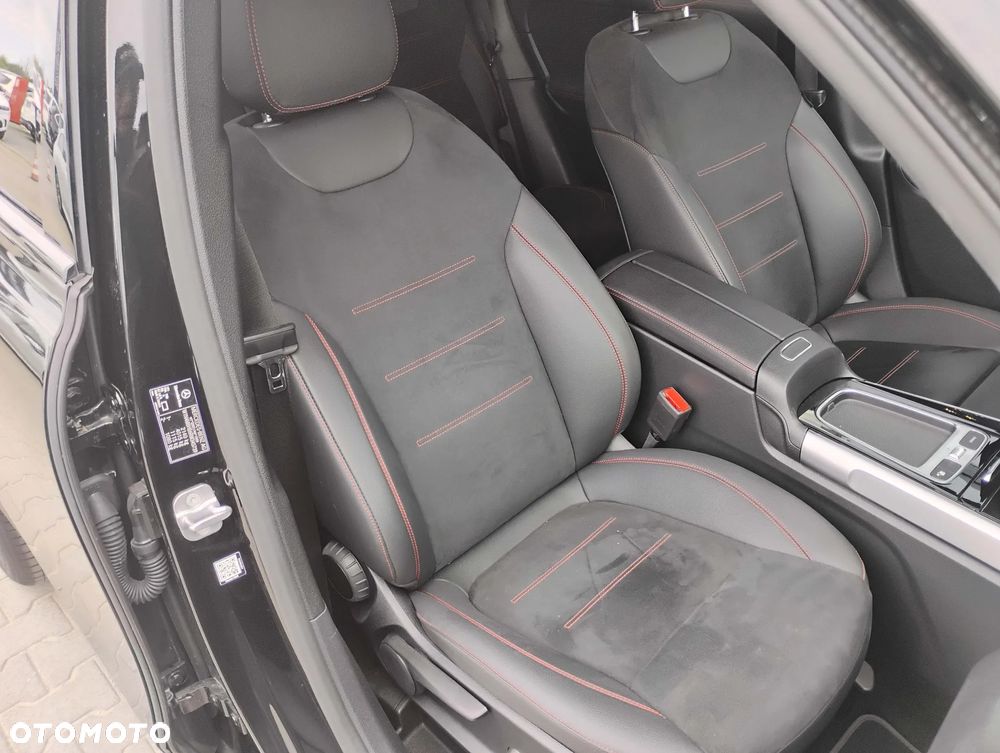 Mercedes-Benz GLB 200 AMG Line 7G-DCT - 19