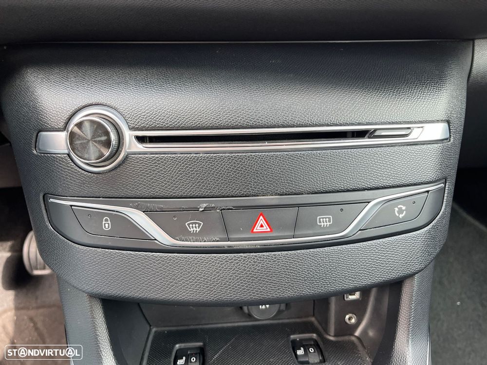 Peugeot 308 SW 1.2 PureTech Allure - 27