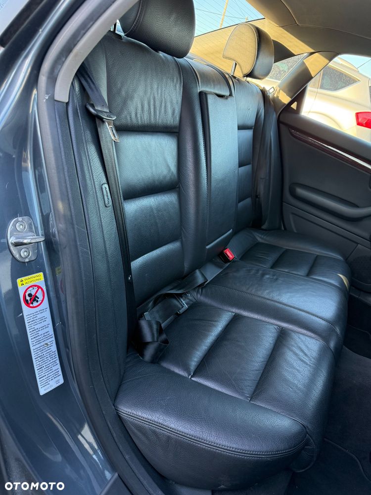 Audi A4 Limousine - 11