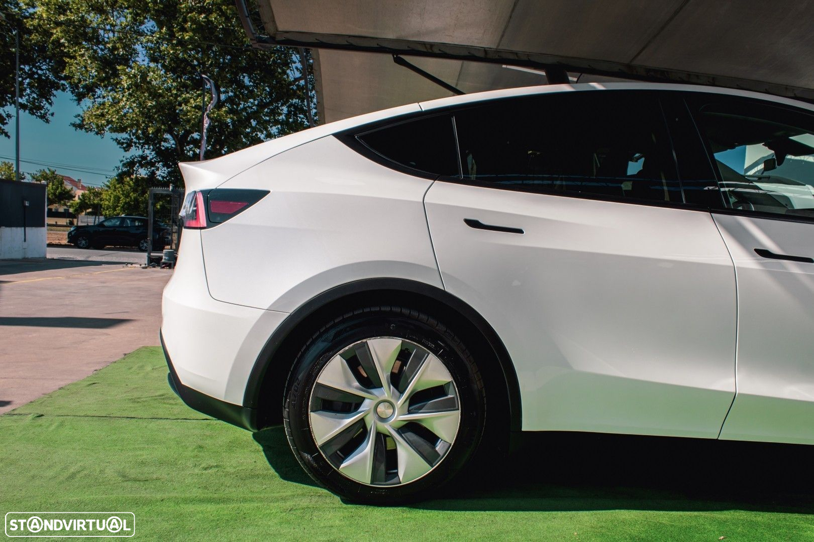 Tesla Model Y Long Range Dual Motor AWD - 13
