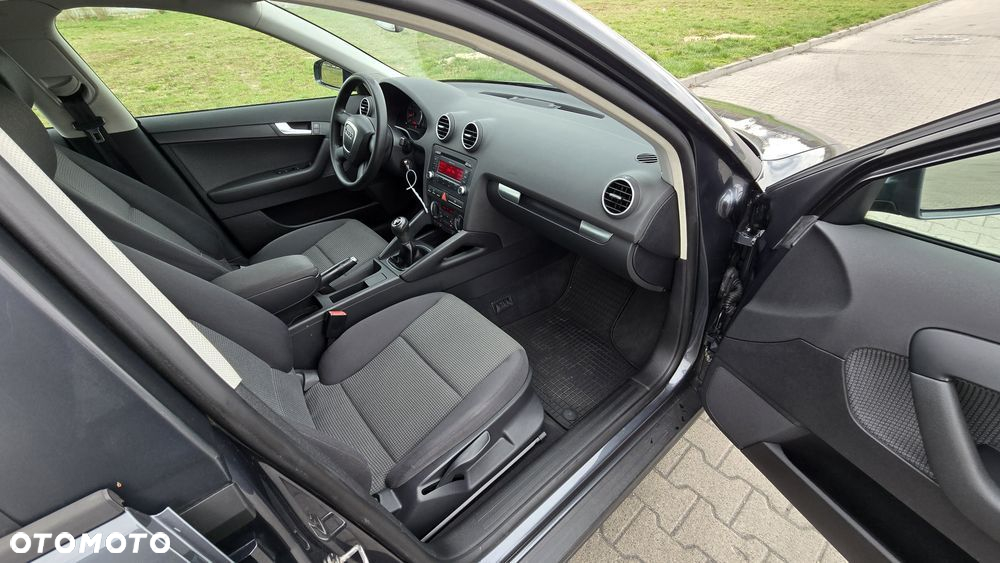 Audi A3 1.6 Attraction - 12