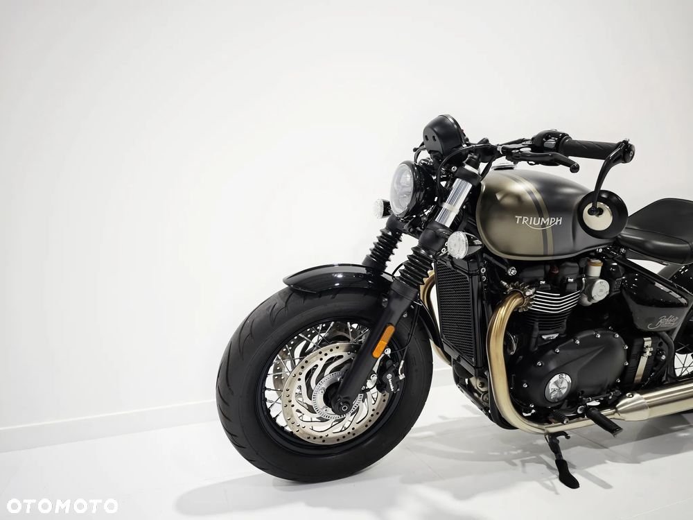 Triumph Bonneville Bobber - 17