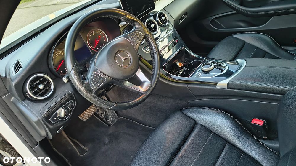 Mercedes-Benz Klasa C 300 7G-TRONIC AMG Line - 20