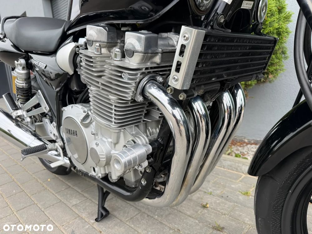 Yamaha XJR - 16