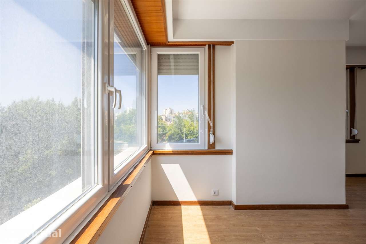Foco, Ramalde, Porto – Apartamento T5 Remodelado - Grande imagem: 4/33