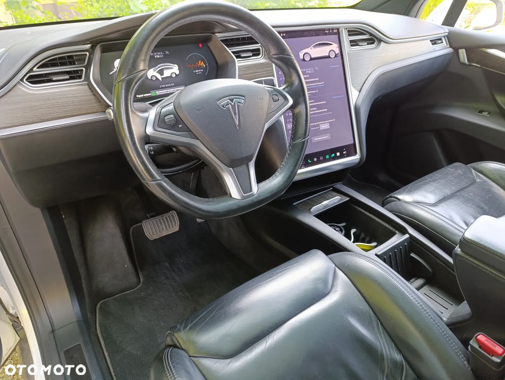 Tesla Model X - 24