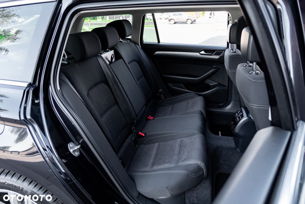 Volkswagen Passat Variant 2.0 TDI SCR DSG Trendline - 22