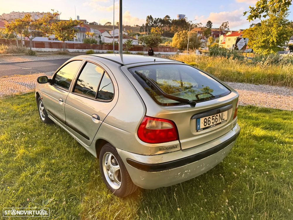 Renault Mégane 1.4 16V RTE AC - 9