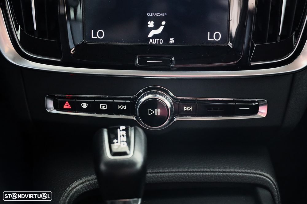 Volvo V90 2.0 D4 Momentum Geartronic - 21