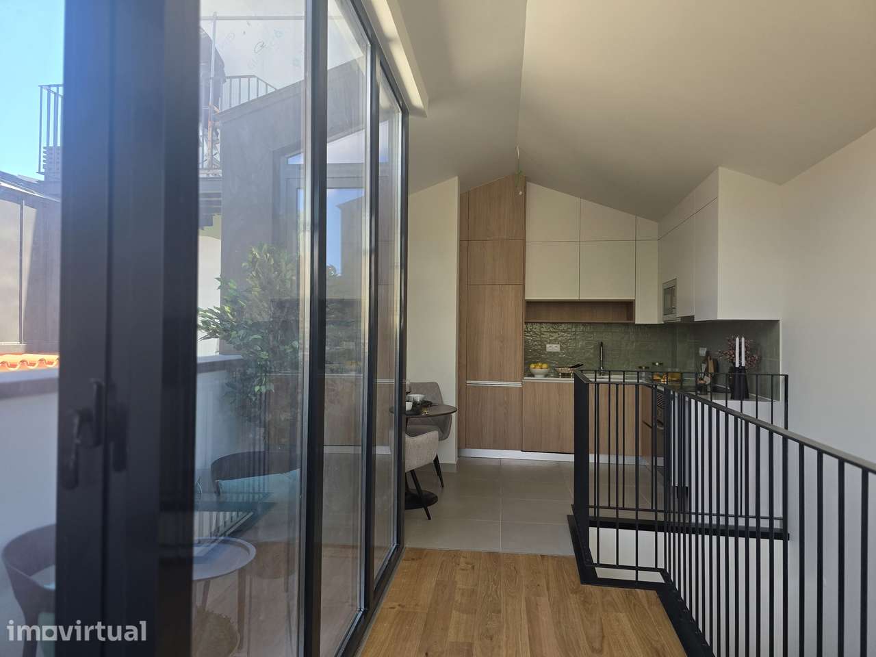 Jardim Emídia — T1 Duplex · 8