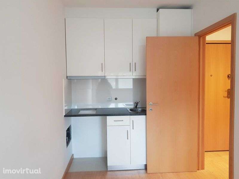 Apartamento T1k - Rua do Senhor - Senhora da Hora - Grande imagem: 2/7