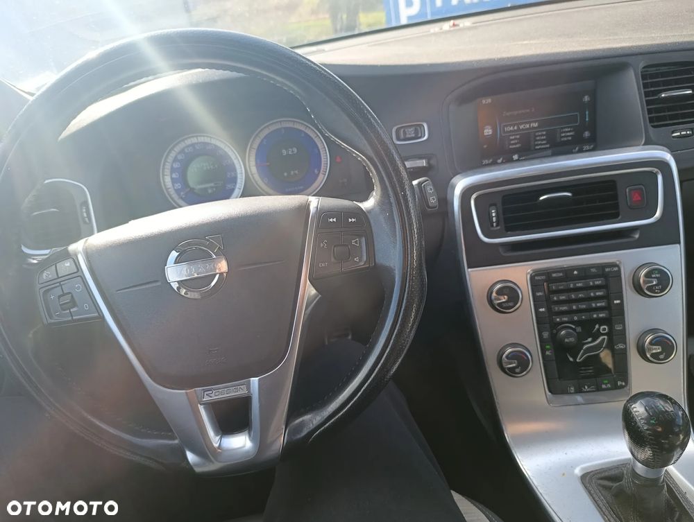 Volvo V60 D3 R-Design - 6