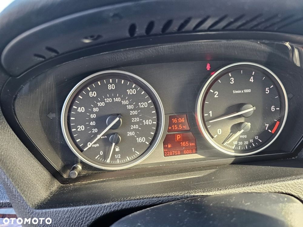 BMW X5 5.0i xDrive - 24