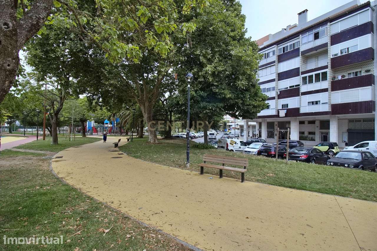 Apartamento T2 com Duas Varandas e Excelente Localização - Grande imagem: 4/37
