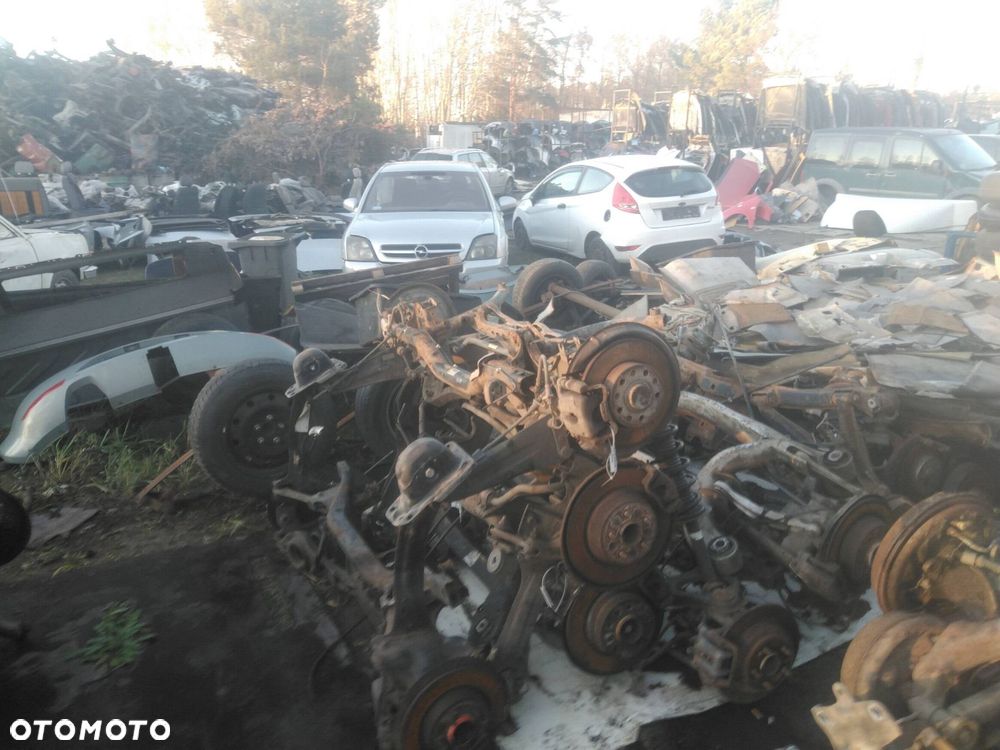 BELKA OŚ ZAWIESZENIA TYŁ TARCZE Z ABS SKODA OCTAVIA II HB 5D - 5