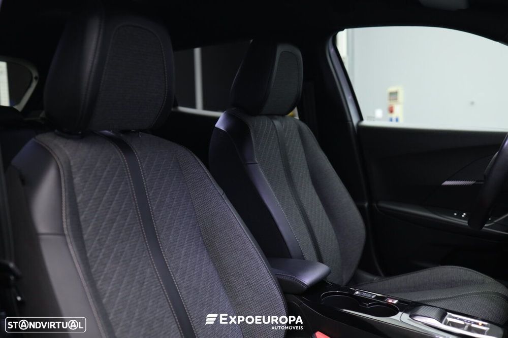 Peugeot 2008 PureTech 130 EAT8 Allure - 22