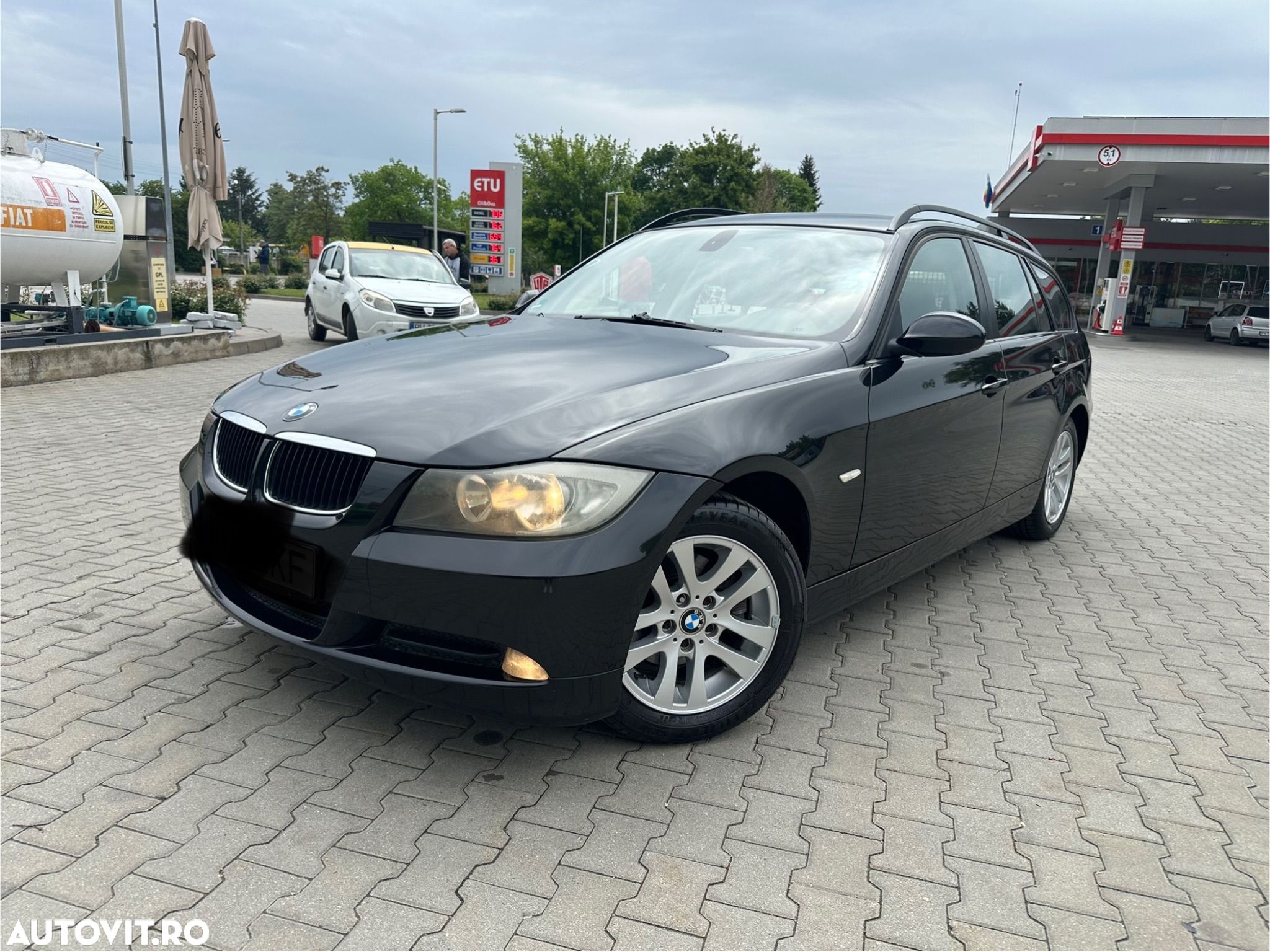 BMW Seria 3 318i Touring - 1