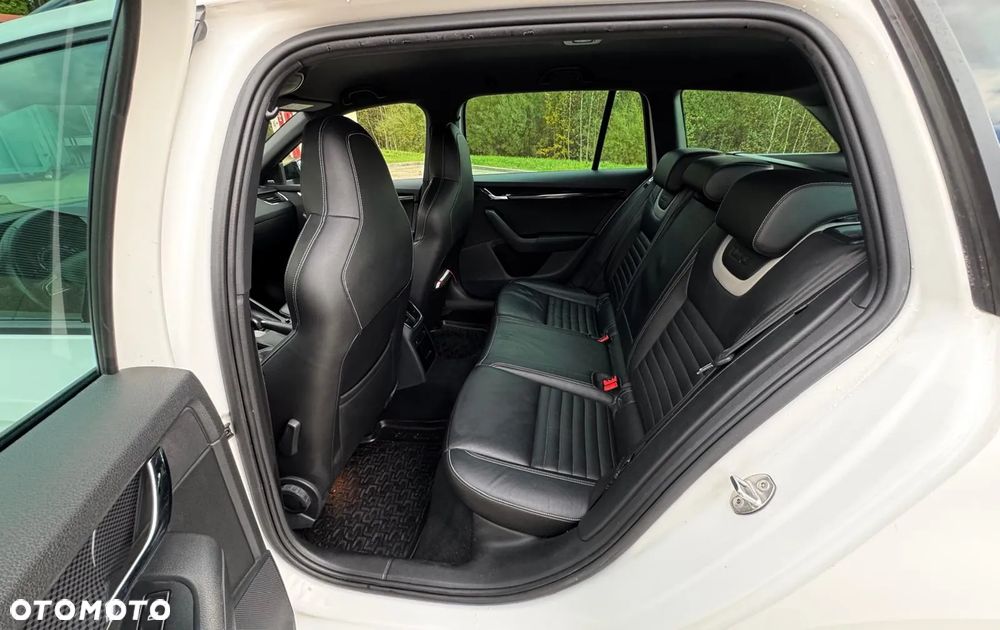 Skoda Octavia Combi 2.0 TDI 4x4 DSG RS - 26