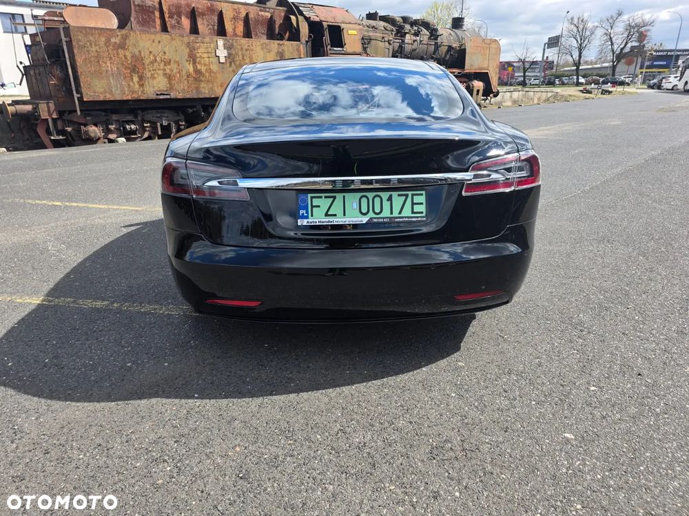 Tesla Model S - 4