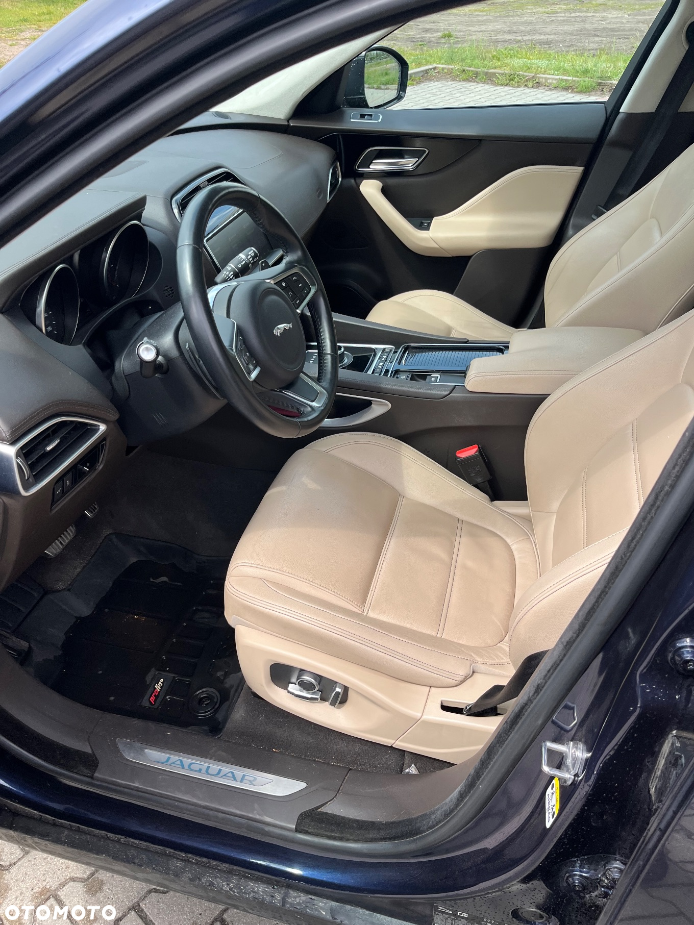 Jaguar F-Pace - 12