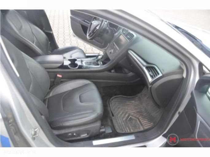Ford Fusion - 33
