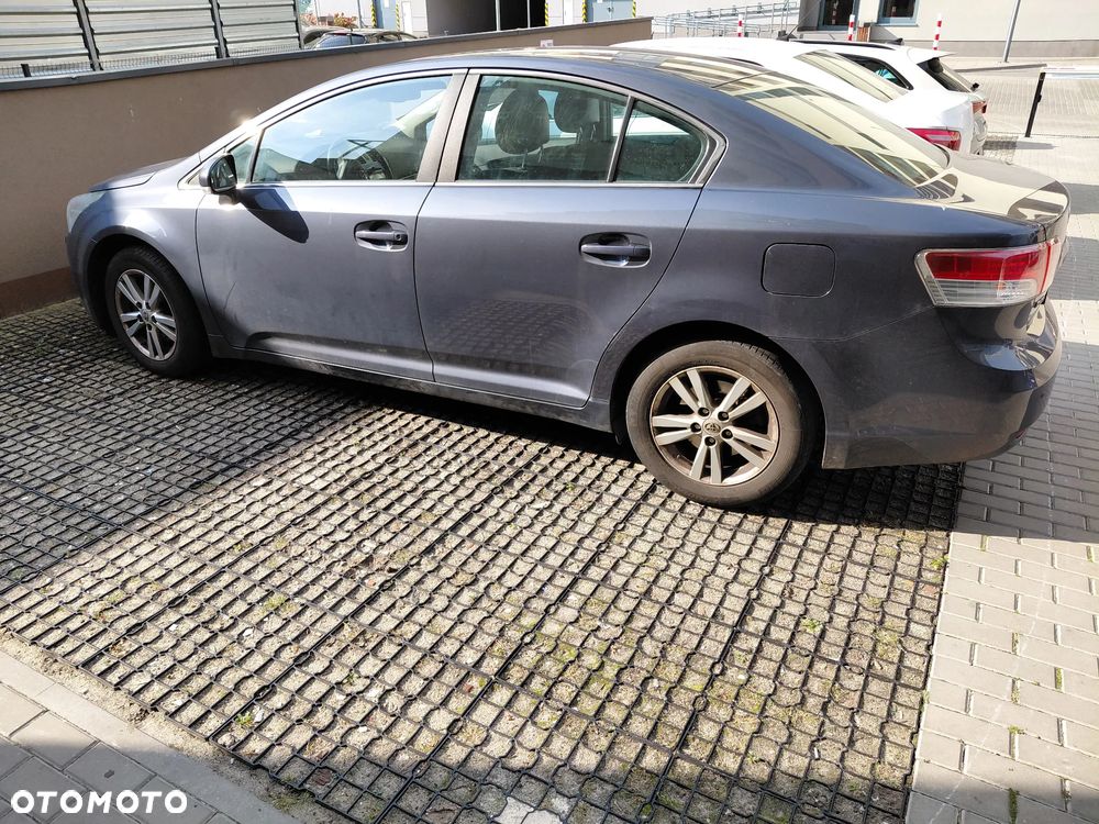 Toyota Avensis 1.8 Sol - 3