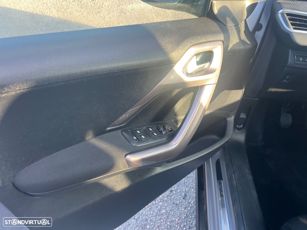 Peugeot 2008 1.2 PureTech Style - 28