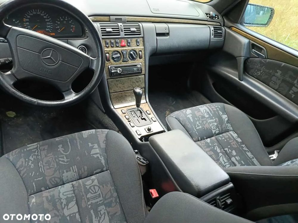 Mercedes-Benz Klasa E 320 T Avantgarde - 15