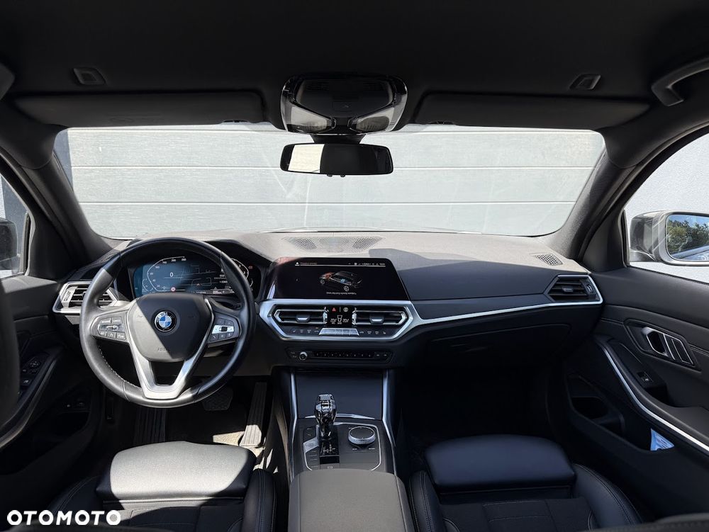 BMW Seria 3 318d MHEV - 10