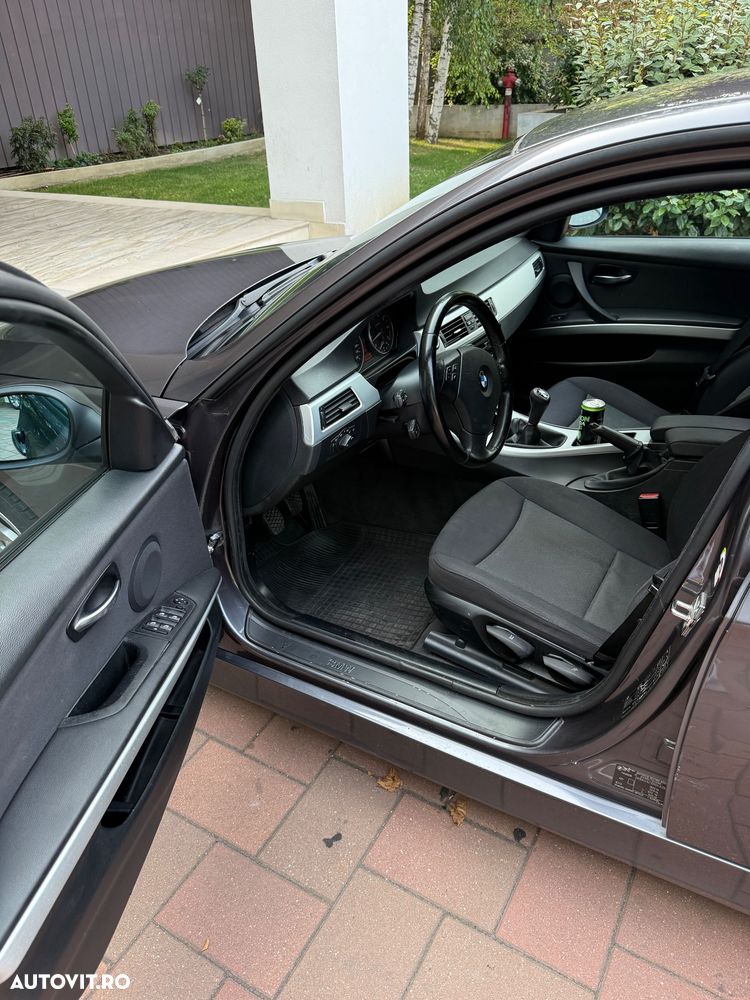 BMW Seria 3 320i - 7