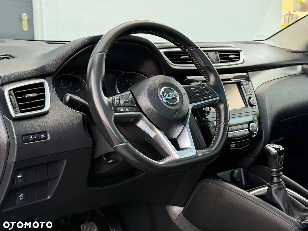 Nissan Qashqai 1.6 DIG-T N-Connecta - 26