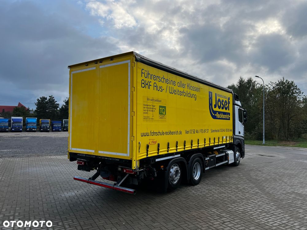 Mercedes-Benz Actros - 8