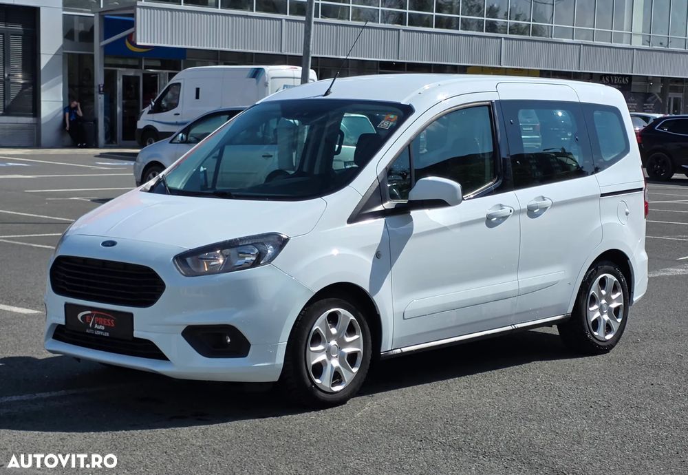 Ford Tourneo Courier 1.5 TDCi Titanium - 2