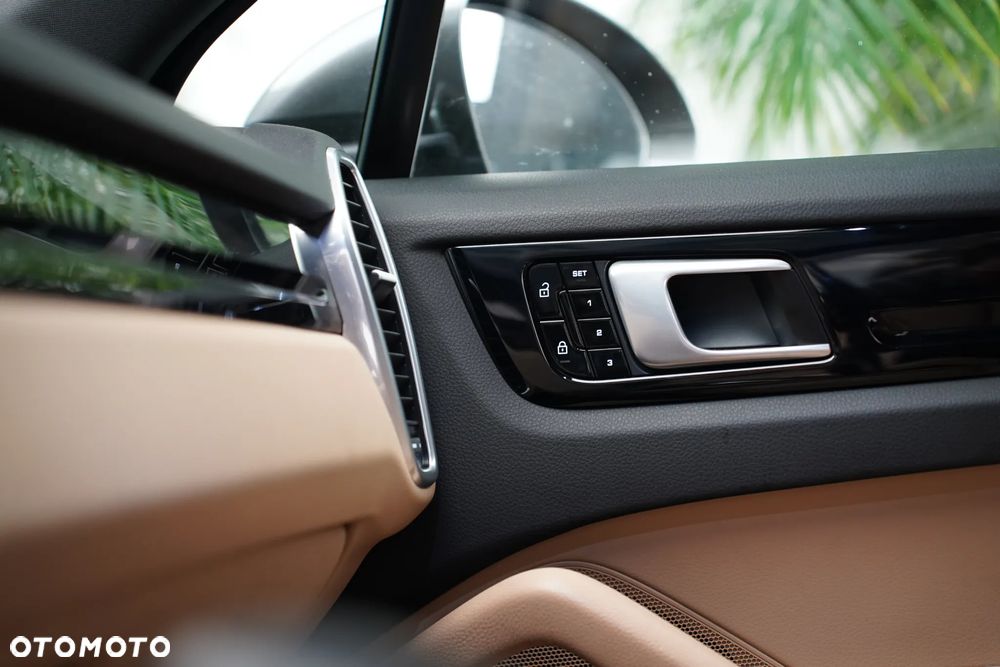 Porsche Cayenne Standard - 16