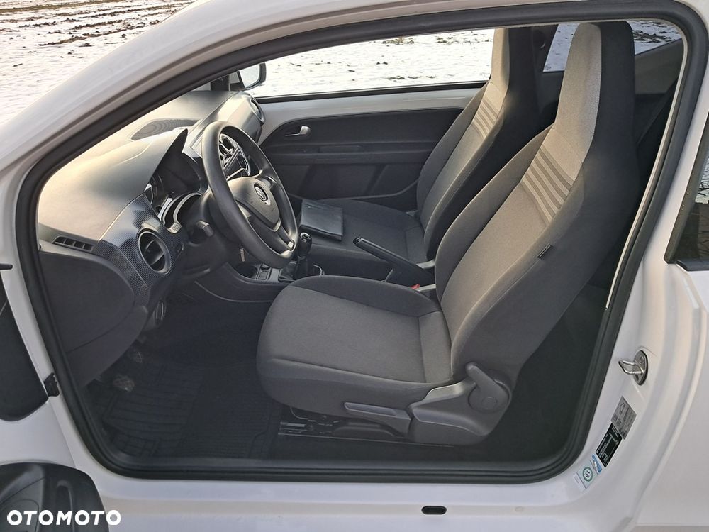 Volkswagen up! Active - 13